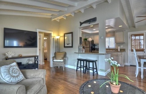 Corona del Mar Cabaña | Oct / Nov Especial $ 164 - $ 199- Ver w Gran patio privado - A / C y garaje