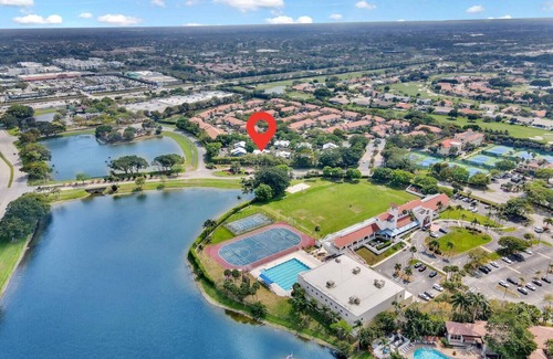 Mission Bay Apartamento | Enjoy our 2 bedroom, 2 bath top floor apartment in West Boca Raton