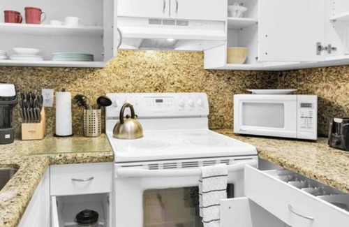 Boca Raton Apartamento | Enjoy our corner 2 bedroom, 2 bath top floor apartment in West Boca Raton