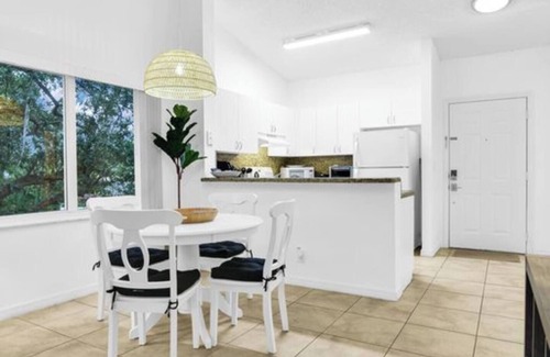 Boca Raton Apartamento | Enjoy our corner 2 bedroom, 2 bath top floor apartment in West Boca Raton