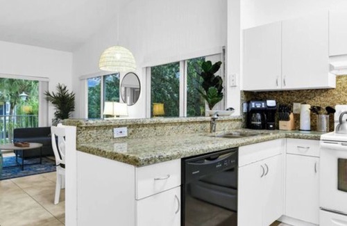 Boca Raton Apartamento | Enjoy our corner 2 bedroom, 2 bath top floor apartment in West Boca Raton