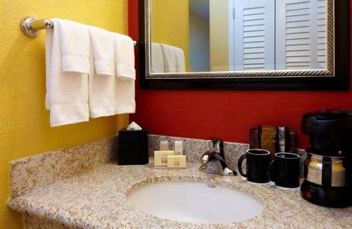 Bettendorf Casa | Enjoy Our Lavish & Elegant King Room Free WiFi