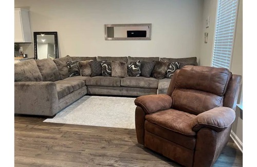 Lilburn Casa | Enjoy our Luxurious Three Story Townhome!