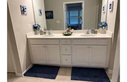 Lilburn Casa | Enjoy our Luxurious Three Story Townhome!