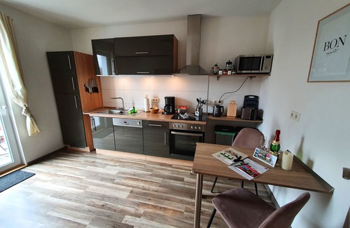 Tanne Apartamento | Disfruta de nuestro moderno apartamento con balcón.