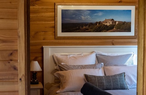 Kangaroo Valley Cabina | Enjoy outstanding views from this one bedroom cabin