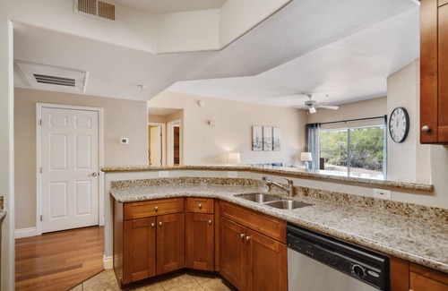 Fountain Hills Condominio | Enjoy Paradise in this Quiet, Resort-Style 2 BR Condo