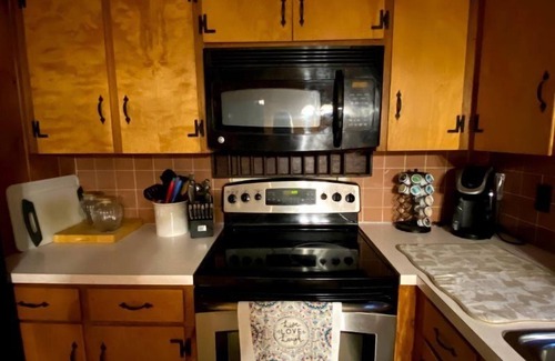 Pocono Lake Cabina | ENJOY POCONOS BY THE MONTH AT A TIME! COTTAGE AWAY FROM IT ALL ON STREAM!!