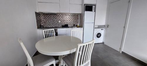 Sagres Apartamento | ENJOY POOL, BEACH and more at this nice apartment only 3 minutes from Mareta's Beach