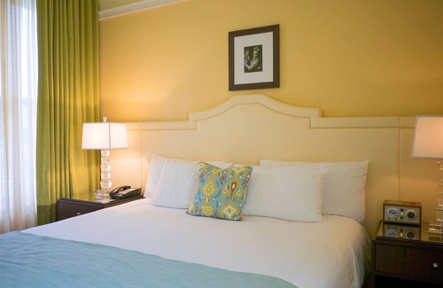Goose Hollow Hotel | Enjoy Portland's Best Attractions from a Downtown Hotel! Pet-Friendly!