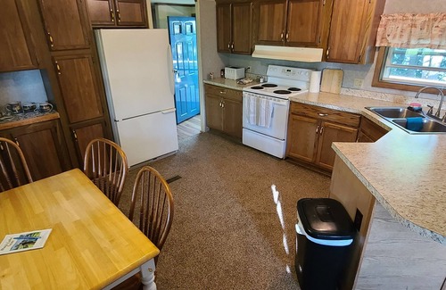 Hammond Casa | Enjoy PRIVACY and comfort for the whole family above the shores of Black Lake!