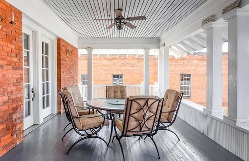 Abbeville Casa | Enjoy Quality Time w/ Family! Onsite Parking! Close to Abbeville Opera House!