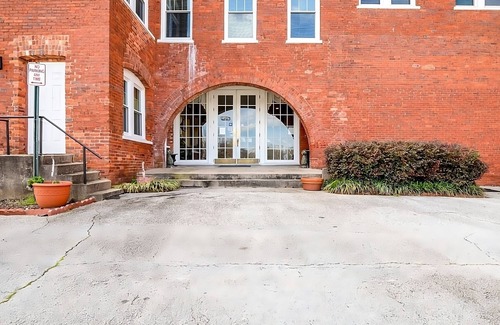Abbeville Casa | Enjoy Quality Time w/ Family! Onsite Parking! Close to Abbeville Opera House!