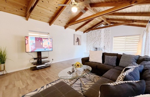 Dublin Casa | Enjoy quiet 4B2b with 2 king in downtown Dublin