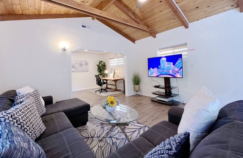 Dublin Casa | Enjoy quiet 4B2b with 2 king in downtown Dublin
