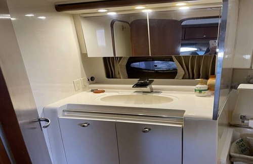 Riverside Park Alquiler De Eote | Enjoy relaxing stay on beautiful air conditioned 40' yacht.