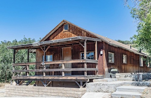 Maricopa Cabina | Enjoy Rustic Comfort near Outdoor Activities at Cozy Glamping Resort