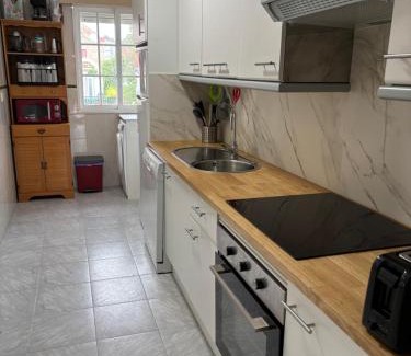 Sanxenxo Apartamento | Enjoy Sanxenxo,200m Playa, Balcón Vistas Cíes, Piscina & Terraza Azotea,2 plazas Garaje, 2 Baños, Muy Luminoso, Muy Tranquilo,Muy Equipado, Céntrico