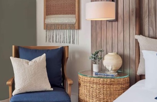 Goat Island Hotel | Enjoy Scenic Sunset View at Our Charming Hotel on Newport Harbor