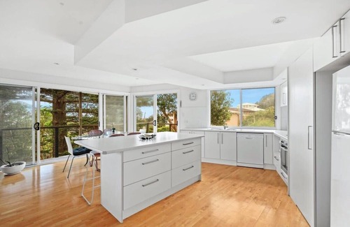 Forresters Beach Casa | Enjoy Seabreezing Deck with Sunrise & Sunset