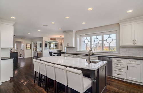 Newtown Casa | Enjoy Sip O Sun - Hot Tub, Pizza Oven, Stunning Views, close to dining, shopping, town