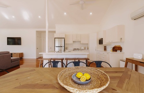 Diamond Beach Casa | Enjoy sitting on the balcony listening to the ocean waves with the sea breeze