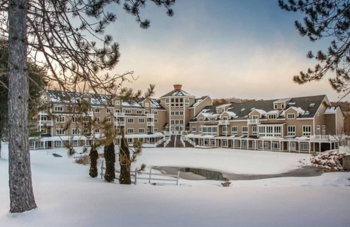 Brownsville Condominio | Enjoy snowball fights or romantic nights in a 1BD vacation apartment