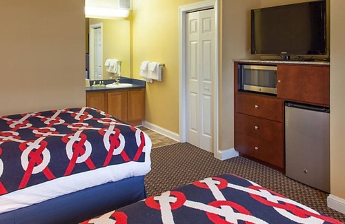 Myrtle Beach Complejo | Enjoy some country charm at this Myrtle Beach oasis