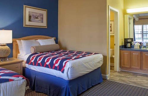 Myrtle Beach Complejo | Enjoy some country charm at this Myrtle Beach oasis