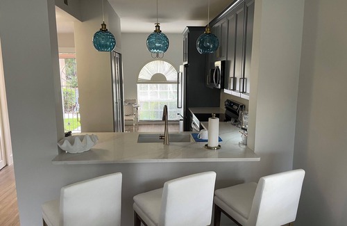 Lely Golf Estates Condominio | Enjoy stunning lake & golf views from this renovated 2/2 ground flr corner condo