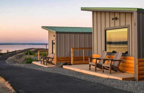 Boardman Casa | Enjoy Stunning Views Across the Columbia River! FREE Parking, Outdoor Pool!