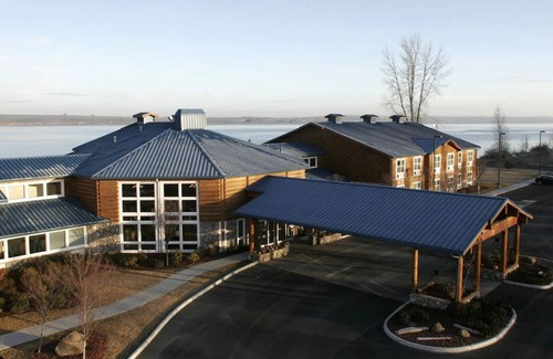 Boardman Casa | Enjoy Stunning Views Across the Columbia River! FREE Parking, Outdoor Pool!