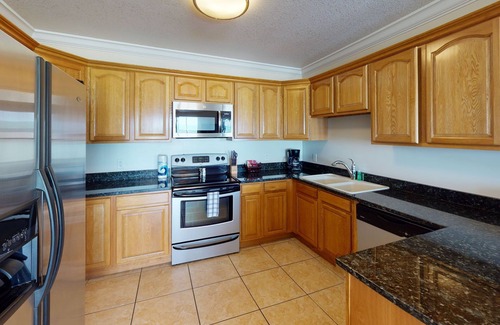 Crystal Harbour Apartamento | Enjoy Stunning Views! Full Kitchen, Outdoor Pool, Pet-friendly!