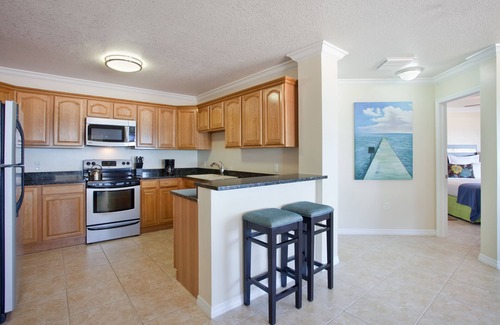 Crystal Harbour Apartamento | Enjoy Stunning Views! Full Kitchen, Outdoor Pool, Pet-friendly!