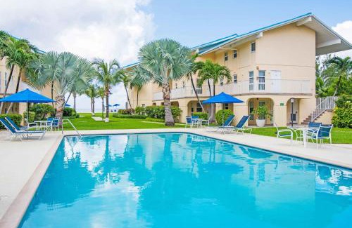 Seven Mile Beach Casa | Enjoy Sunsets at Fully Equipped Condo at the Beach