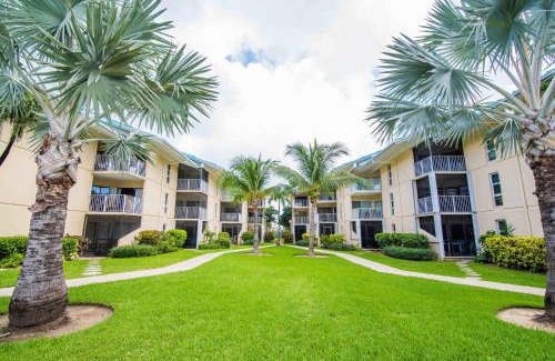Seven Mile Beach Casa | Enjoy Sunsets at Fully Equipped Condo at the Beach