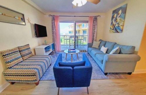 Pensacola Beach Casa | Enjoy Sunsets at Fully Equipped 2BR Condo on Beach