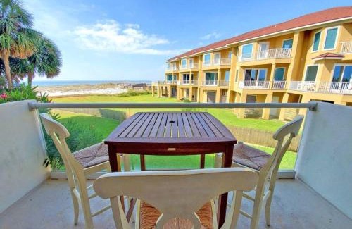 Pensacola Beach Casa | Enjoy Sunsets at Fully Equipped 2BR Condo on Beach