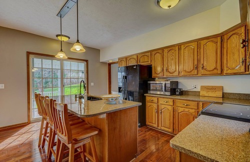 Canandaigua Casa | Enjoy swimming/boating in the lake, Fall Foliage, Wine trail, Skiing and Hiking