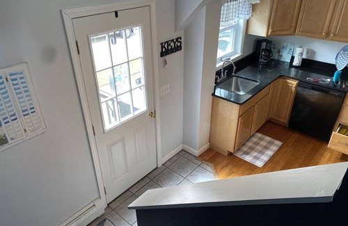 South Kingstown Casa | Enjoy the Best of Both Worlds on Narrow River and Narragansett Beach