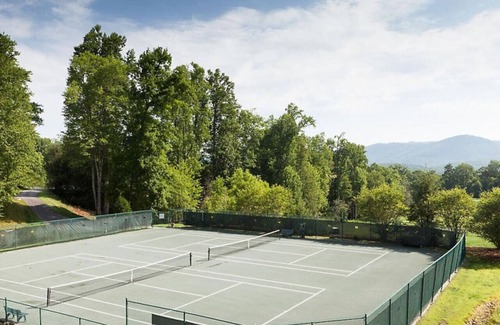 Cashiers Apartamento | Enjoy the Blue Ridge Mountains in this 2BD condo resort retreat