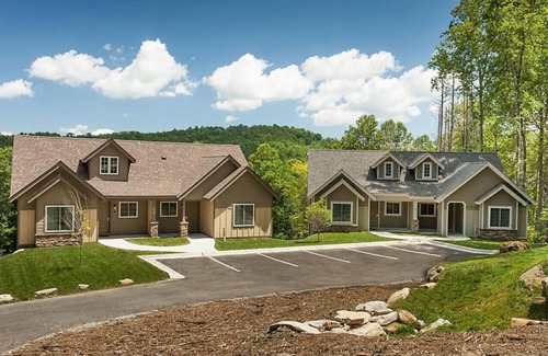 Cashiers Condominio | Enjoy the Blue Ridge Mountains in this 2BD condo resort retreat