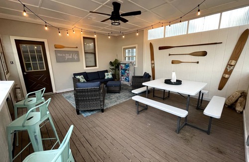 Conneaut Casa | Enjoy the breathtaking Lake Erie sunsets at our family-friendly property.