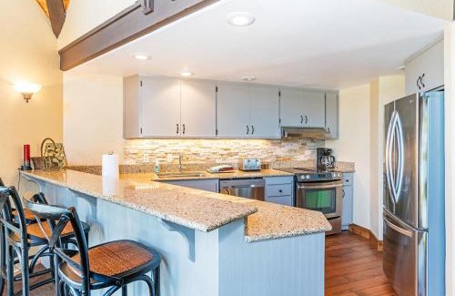 Incline Village Casa | Enjoy the brilliant views of Lake Tahoe from this mountainside Cabin