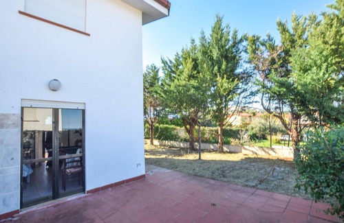 Roseto Capo Spulico Casa | Enjoy the coastal region of Roseto Capo Spulico in this practical vacation home.