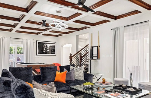 Woodland Hills Villa | Enjoy the California Sunshine