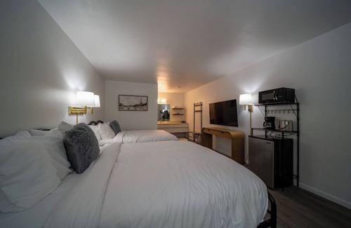 Eureka Springs Historic District Complejo | Enjoy the charm of Queen Suite Number 6 at GloryDayz!