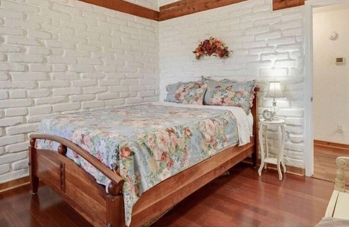 Corrales Casa | Enjoy the charms of NM in this beautifully cited and furnished home