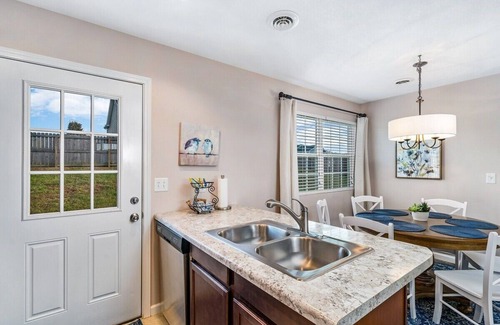 Bluff City Casa | Enjoy the comfort of this luxurious home with outstanding facilities in the serene neighborhood.