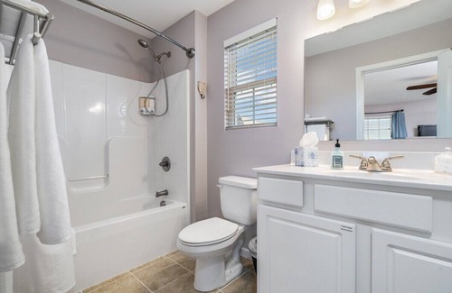Bluff City Casa | Enjoy the comfort of this luxurious home with outstanding facilities in the serene neighborhood.